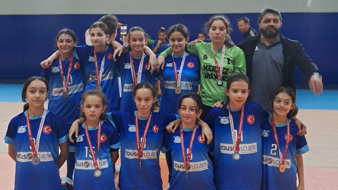 2023 2024 Küçük Kızlar Futsal Kız takımımız  İl 2'ncisi oldu.